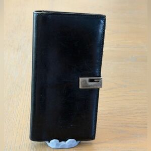 Gucci Black Leather Wallet with Silver Clasp